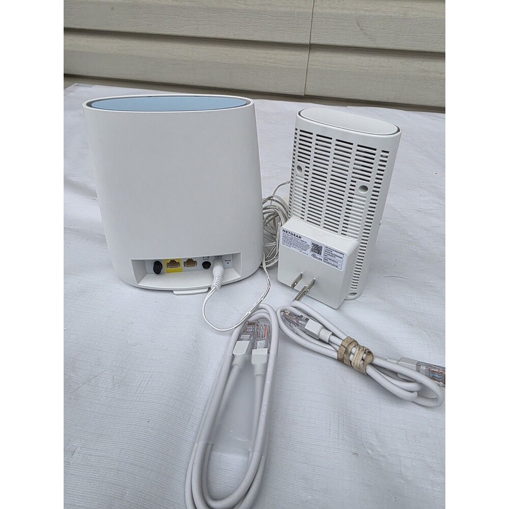 NETGEAR Orbi RBR20 Mesh Router and RBW30 Satellite Bundle w/ Power Cable - Picture 2 of 7